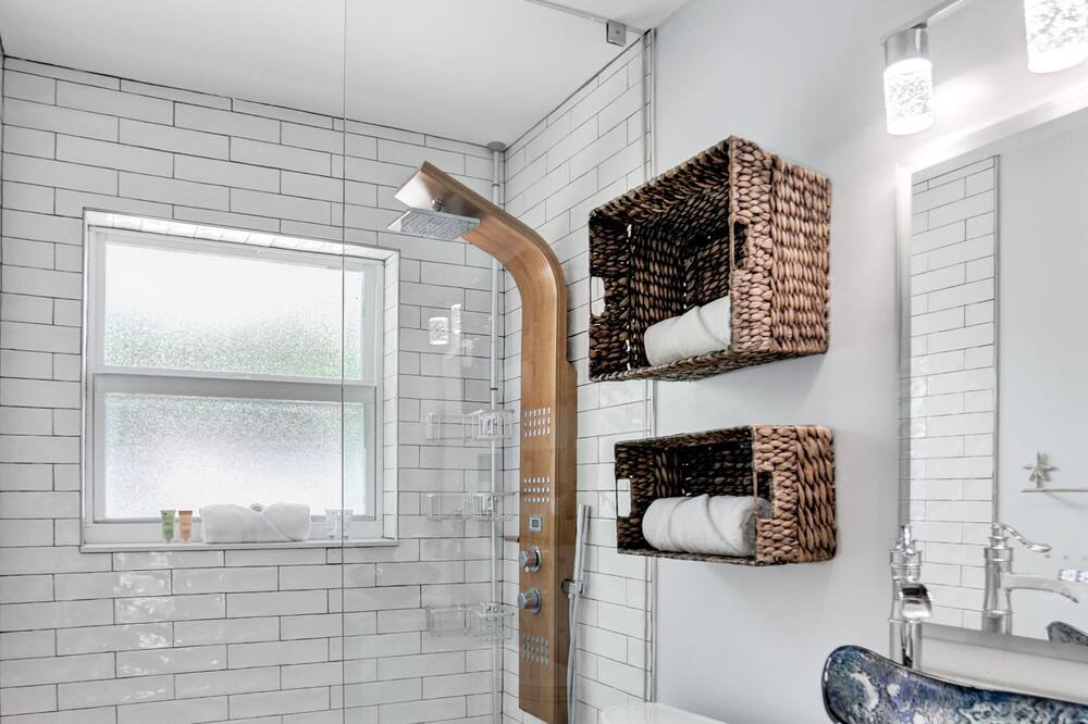 Photo of Bathroom in Cypress Lakes