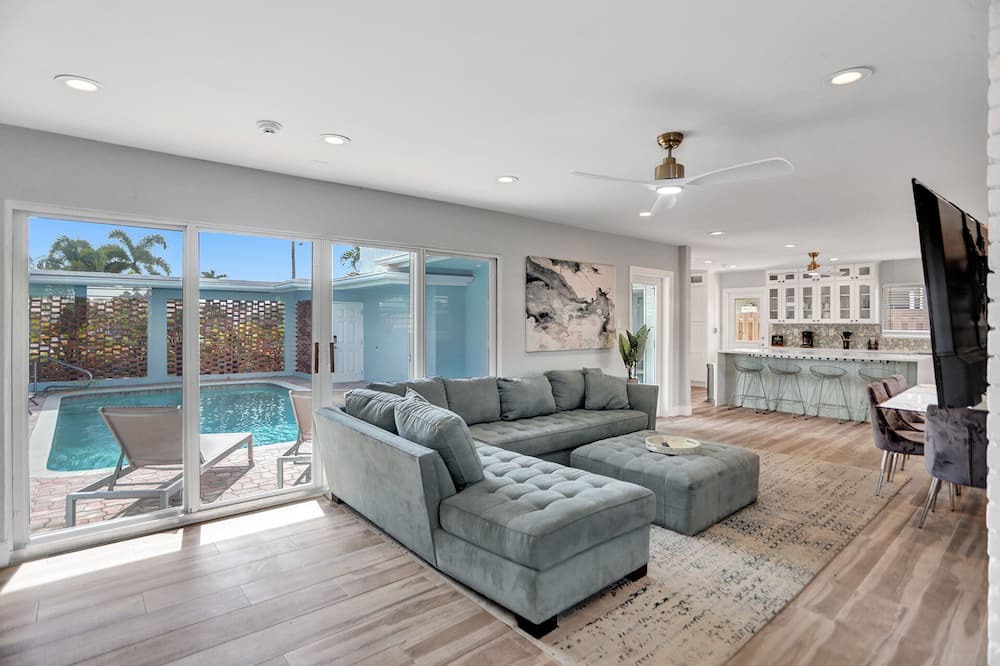Photo of Livingroom in Cypress Lakes