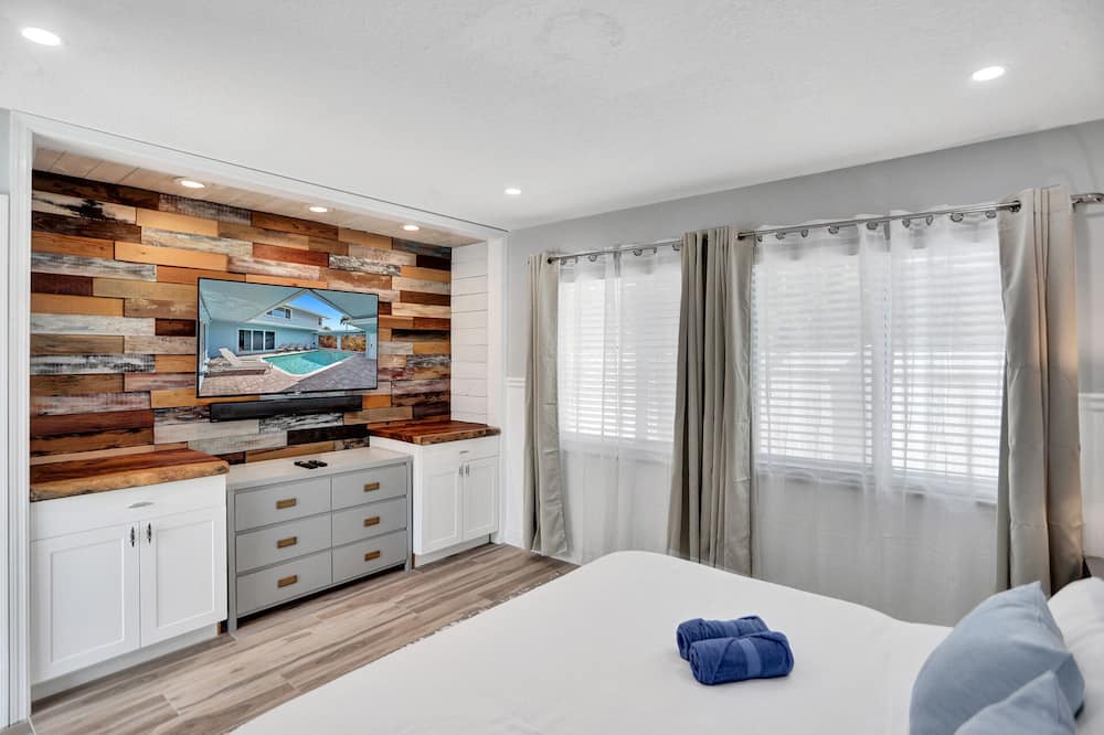 Photo of Bedroom in Cypress Lakes