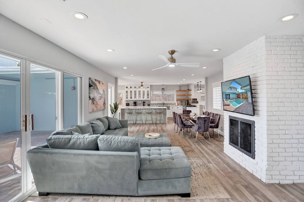 Photo of Livingroom in Cypress Lakes