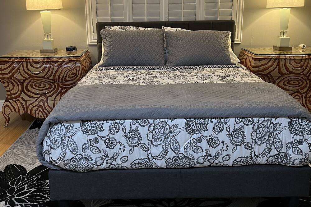 Photo of Bedroom in Westside Costa Mesa