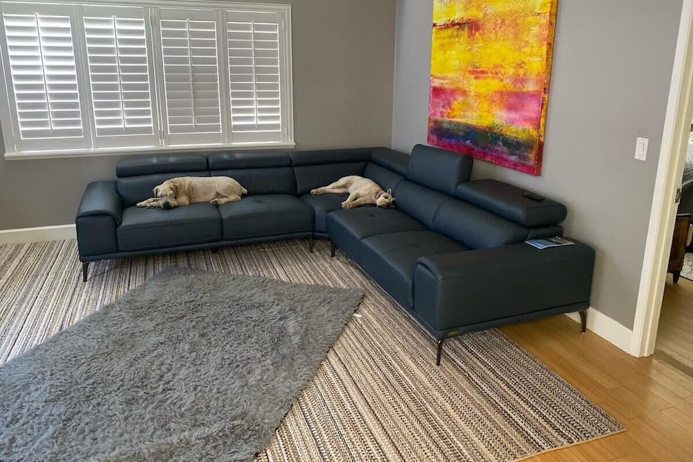 Photo of Livingroom in Westside Costa Mesa