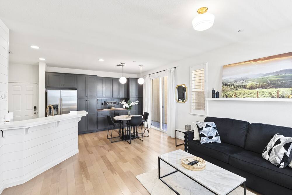 Photo of Livingroom in Nut Tree