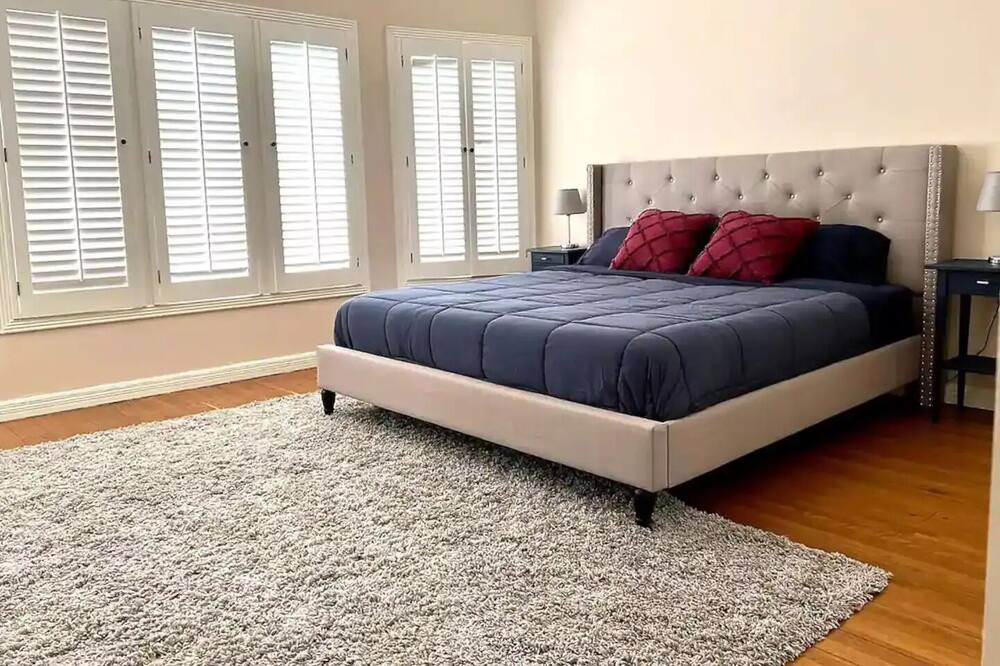 Photo of Bedroom in Carthay Circle