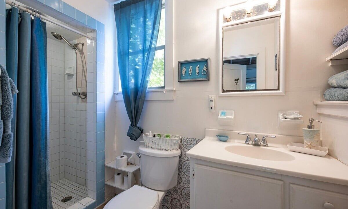Photo of Bathroom in Dunmore Town