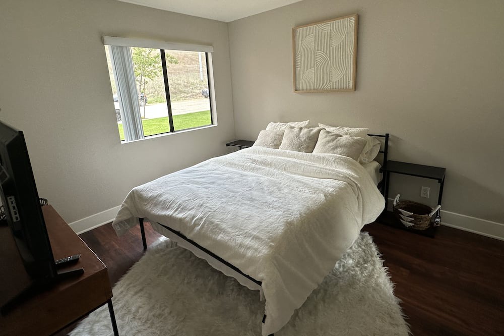 Photo of Bedroom in Calabasas
