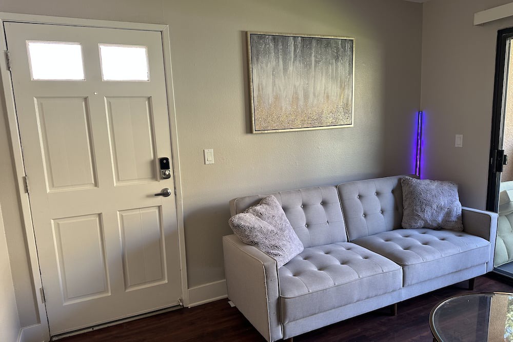 Photo of Livingroom in Calabasas