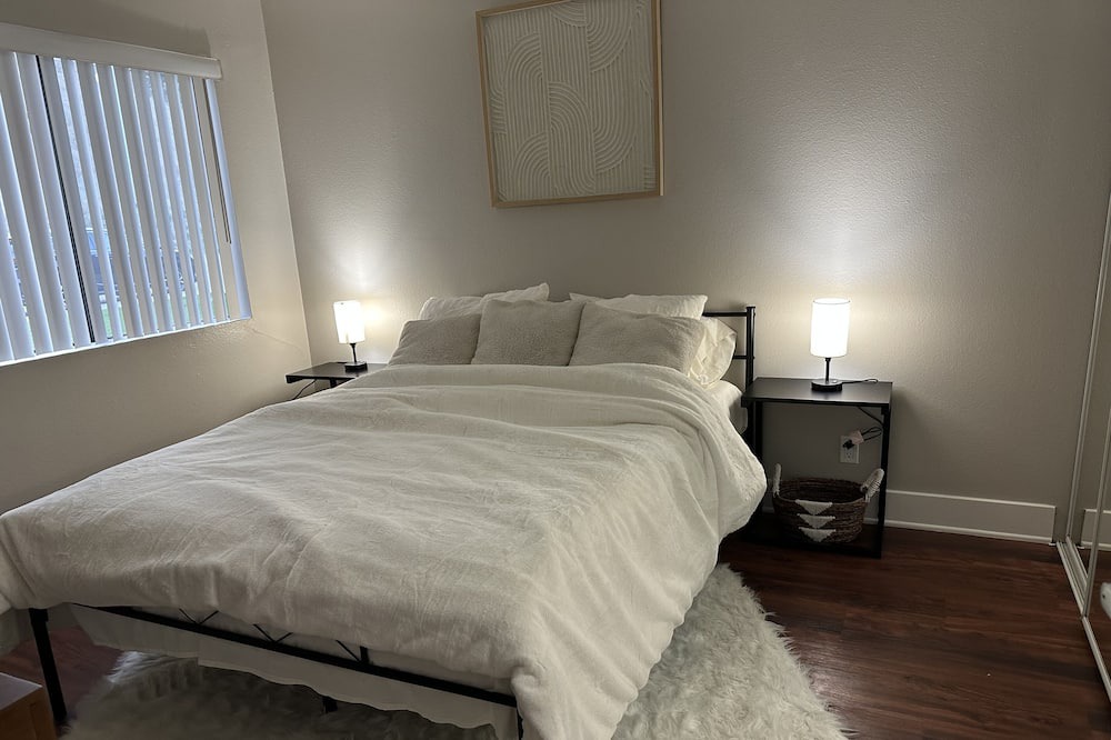 Photo of Bedroom in Calabasas