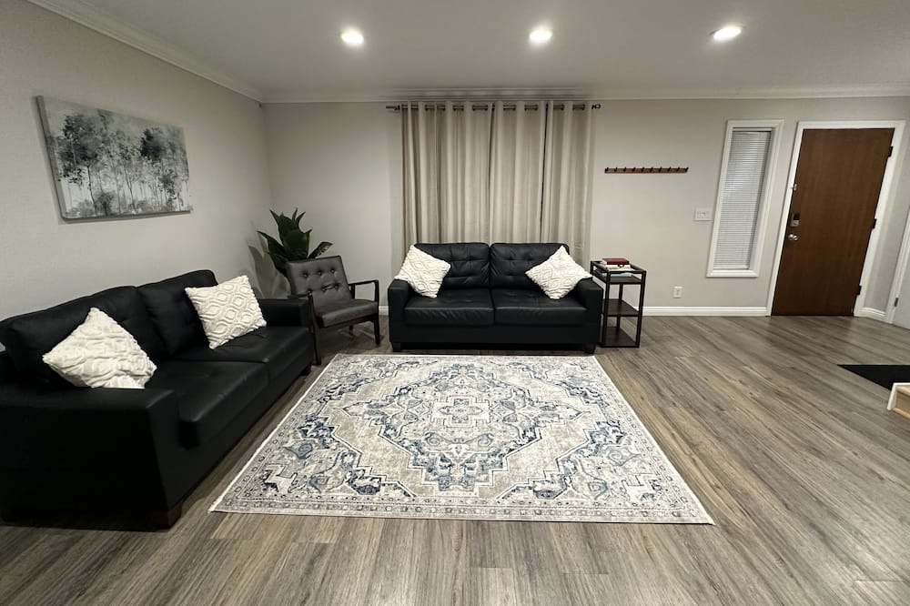 Photo of Livingroom in Downey