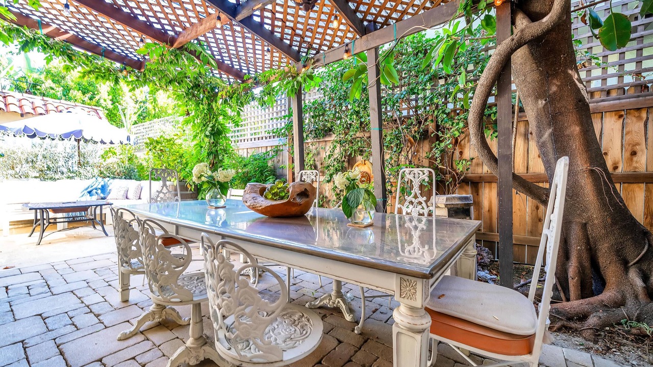 Photo of Outdoor in Greater Wilshire - Hancock Park