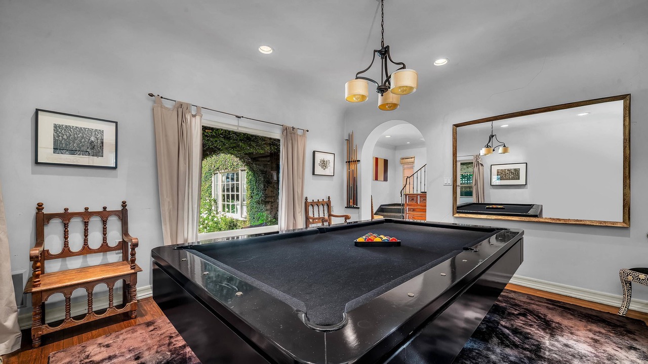 Photo of Bedroom in Greater Wilshire - Hancock Park