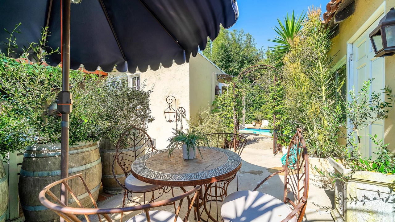 Photo of Outdoor in Greater Wilshire - Hancock Park