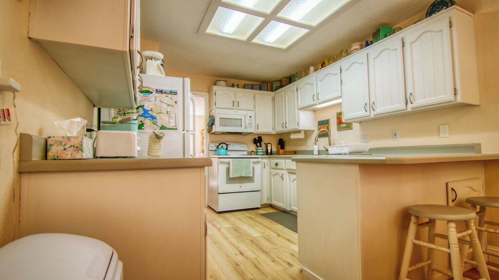 Photo of Kitchen in Groveland