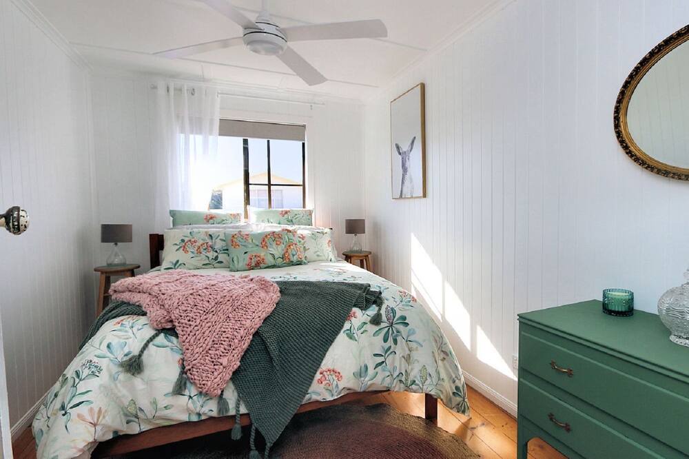 Photo of Bedroom in Elliott Heads