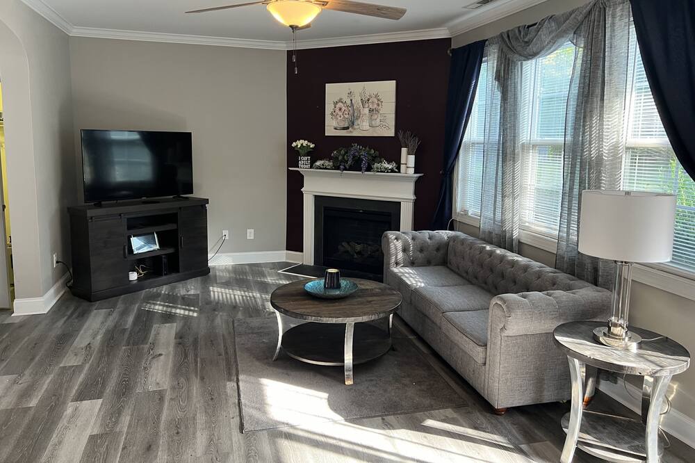 Photo of Livingroom in Cape Fear