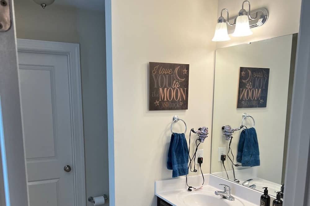 Photo of Bathroom in Cape Fear