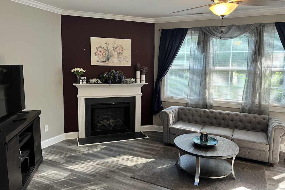 Photo of Livingroom in Cape Fear