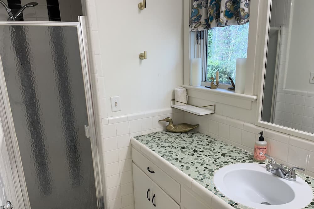 Photo of Bathroom in Irondale