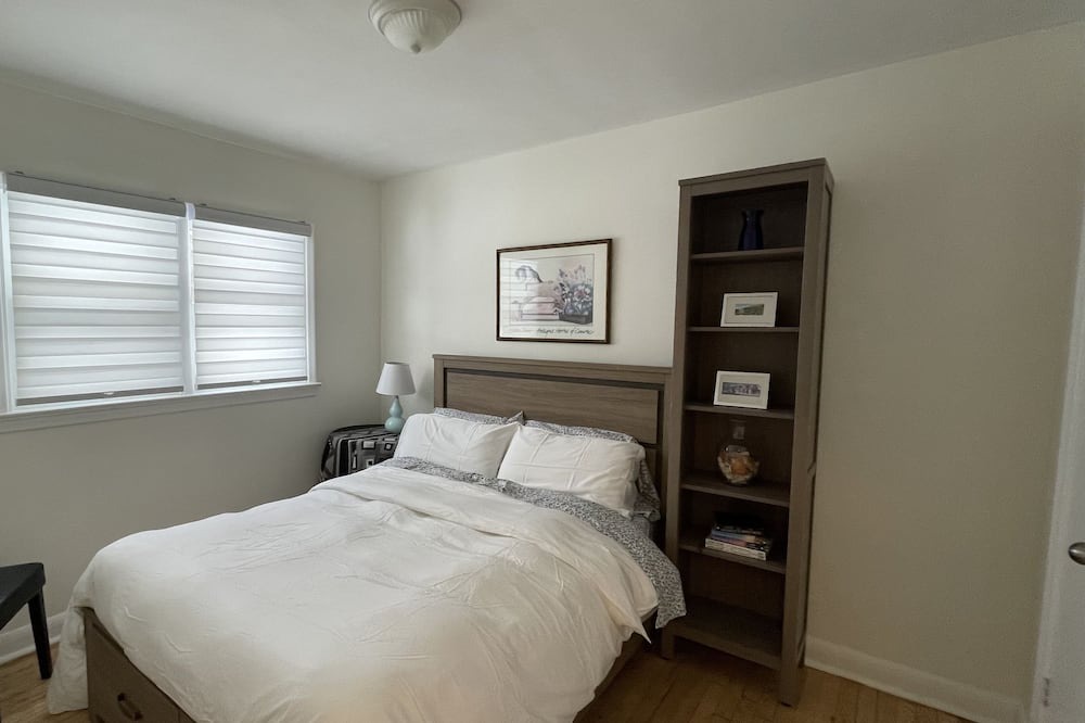 Photo of Bedroom in Mono