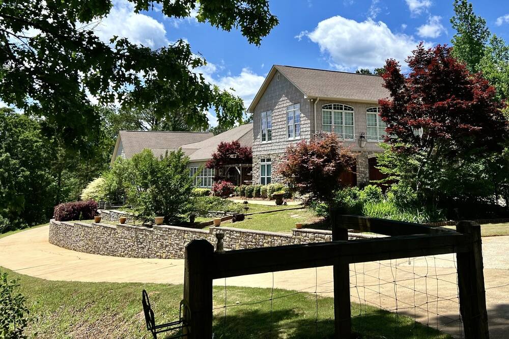 Photo of Outdoor in Hollins