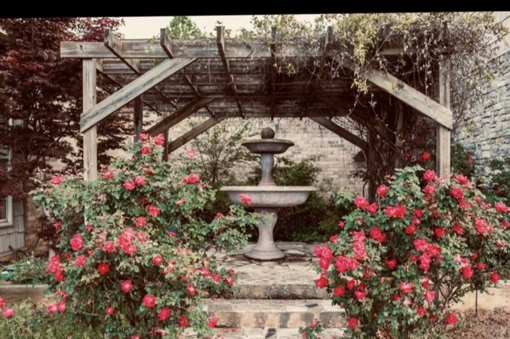 Photo of Outdoor in Hollins