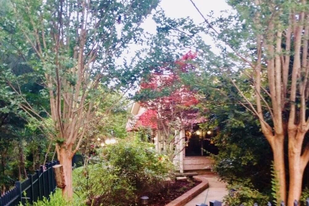 Photo of Outdoor in Hollins