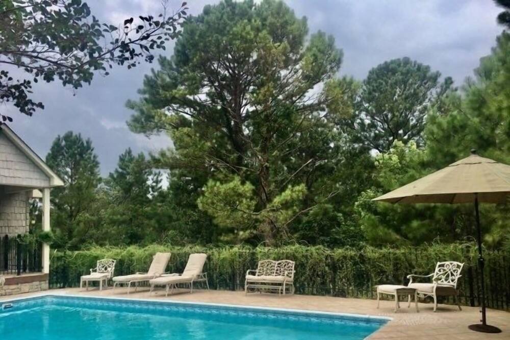 Photo of Outdoor in Hollins