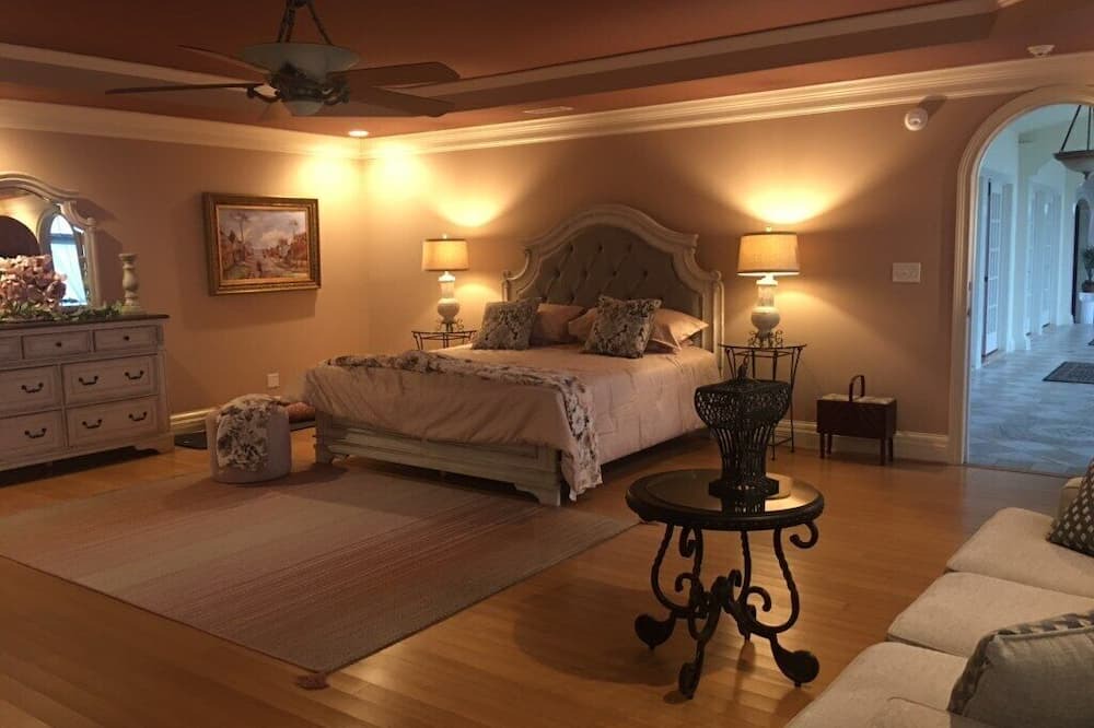 Photo of Bedroom in Hollins