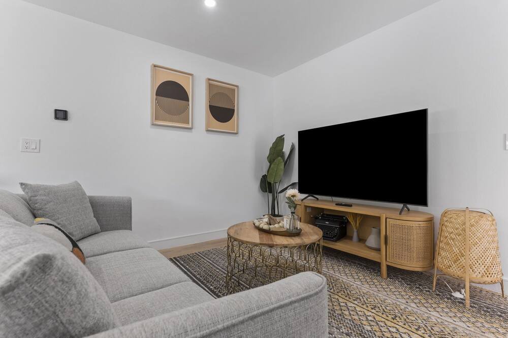 Photo of Livingroom in North Tustin