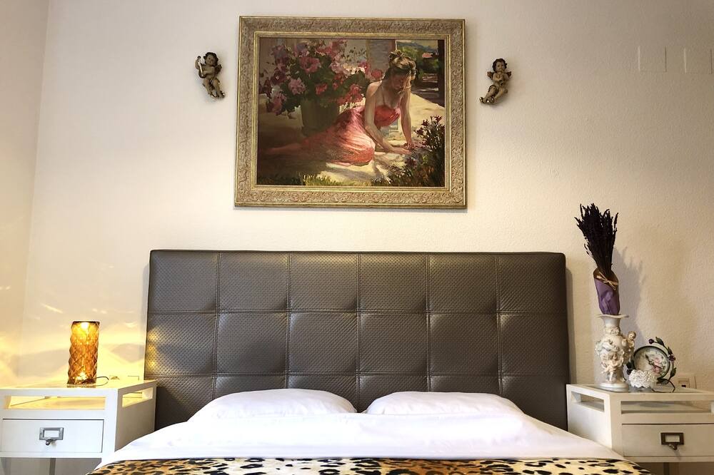 Photo of Bedroom in Benicalap