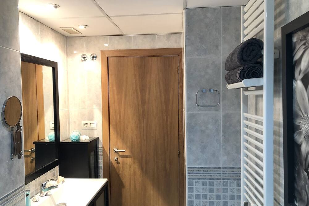 Photo of Bathroom in Benicalap