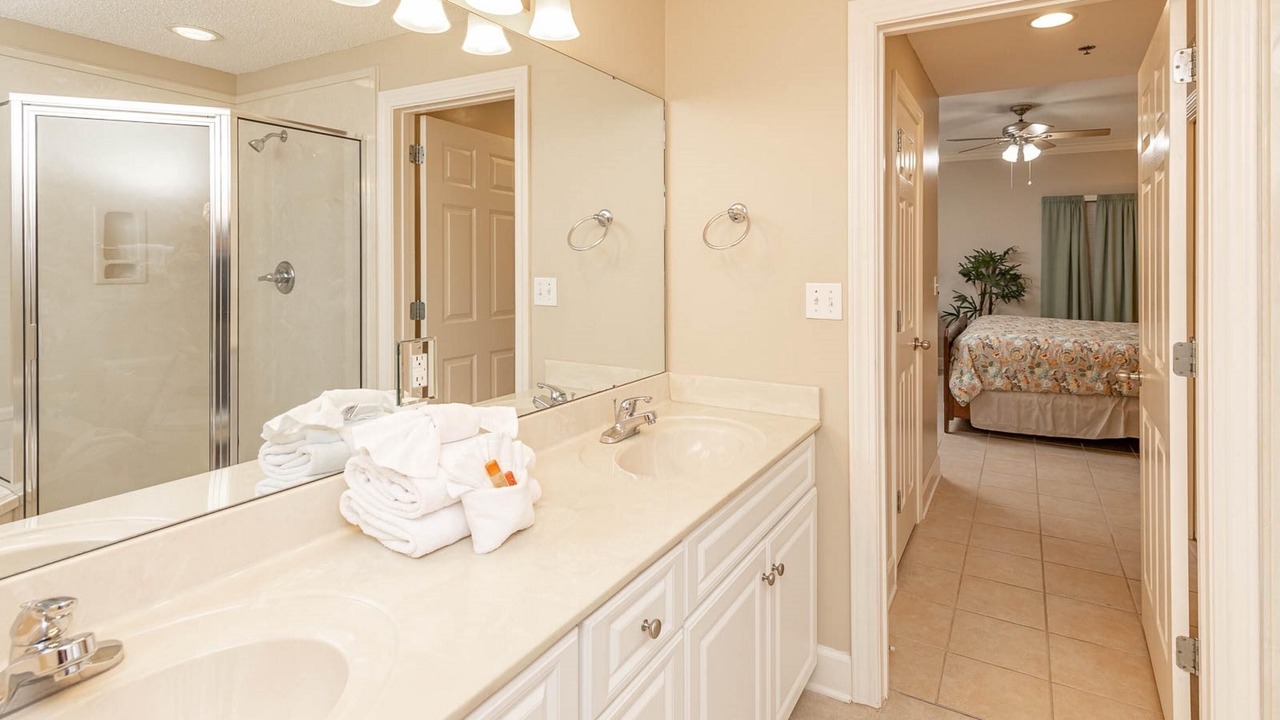 Photo of Bathroom in Orange Beach East