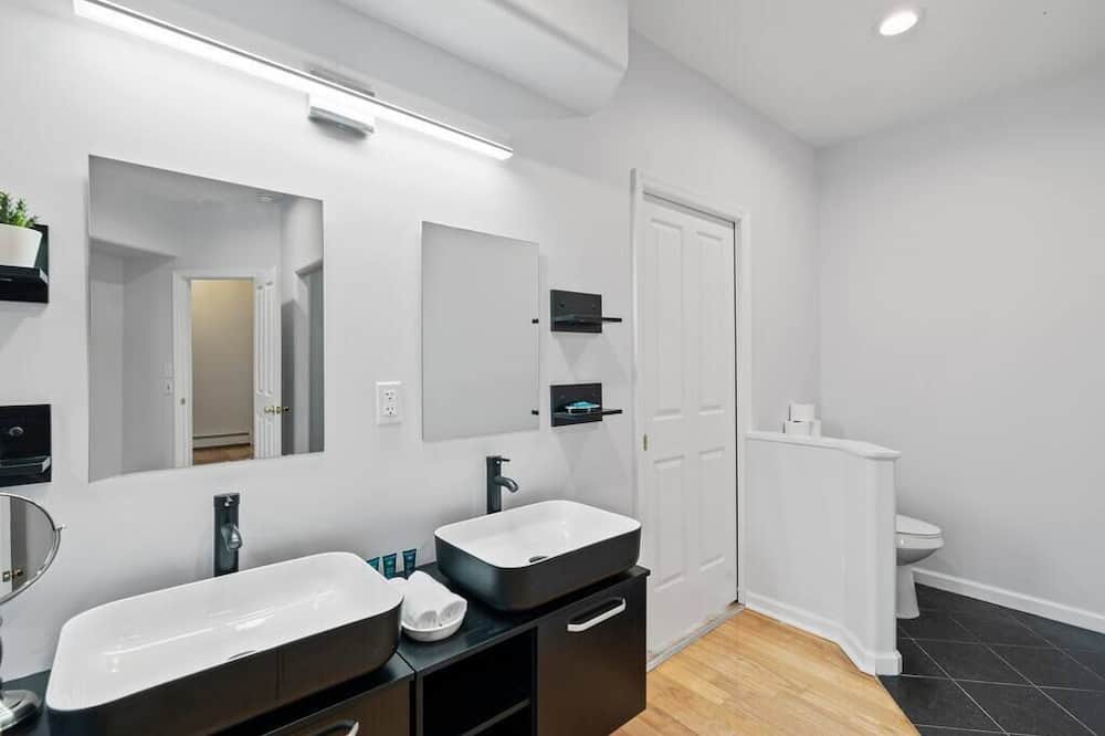 Photo of Bathroom in Greenwood Lake