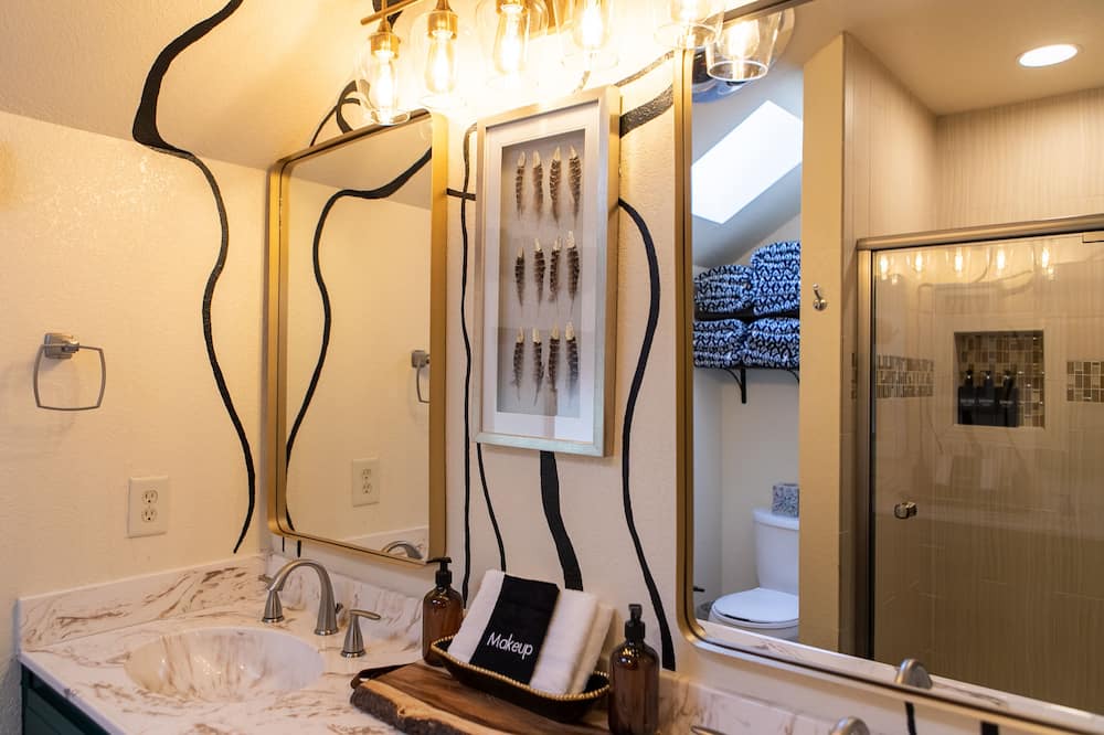 Photo of Bathroom in Woodlands