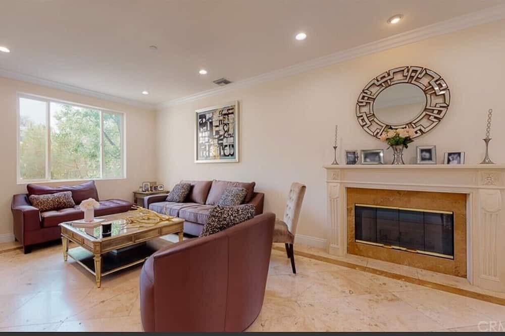Photo of Livingroom in Eagle Rock