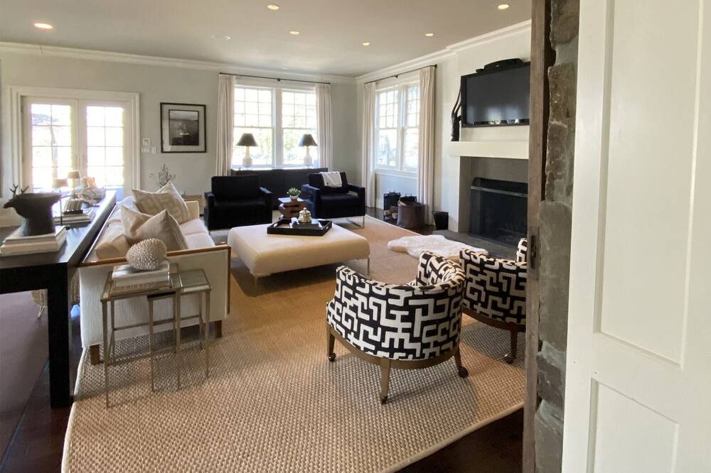 Photo of Livingroom in Tuxedo Park