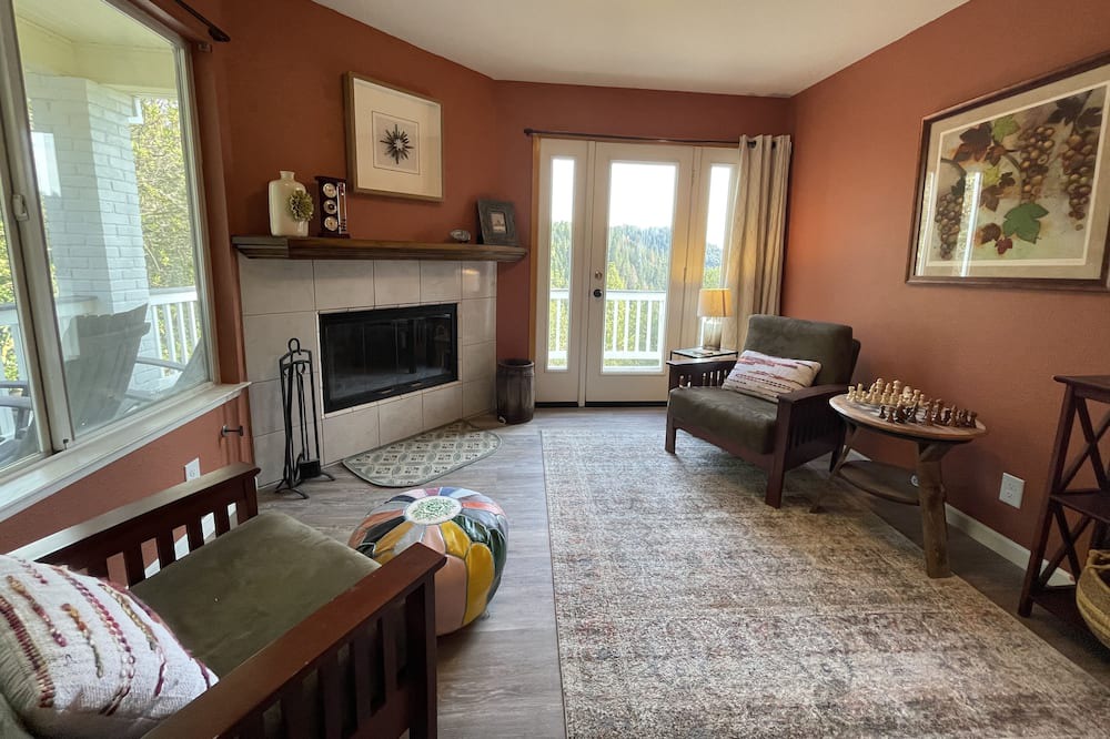 Photo of Livingroom in Sutter Creek