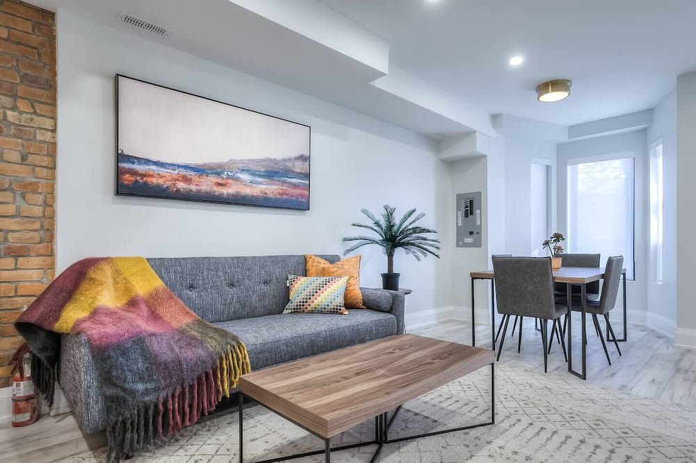 Photo of Livingroom in Cabbagetown South