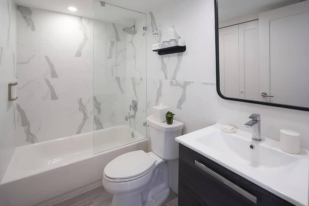 Photo of Bathroom in Hillsboro Beach