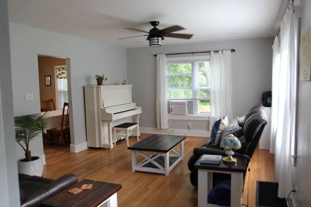 Photo of Livingroom in Waterloo