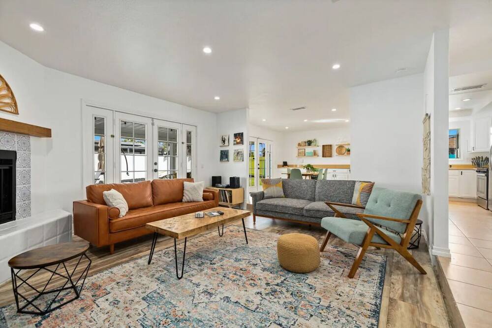 Photo of Livingroom in Desert Park Estates