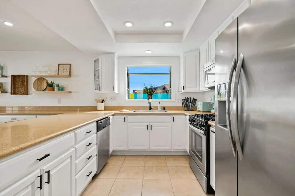 Photo of Kitchen in Desert Park Estates