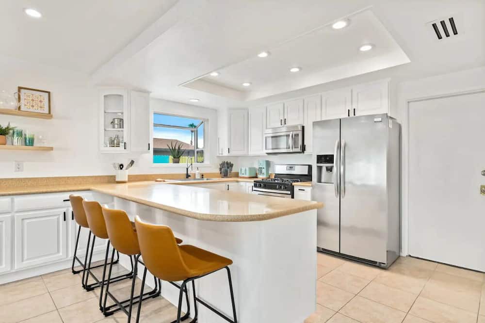 Photo of Kitchen in Desert Park Estates
