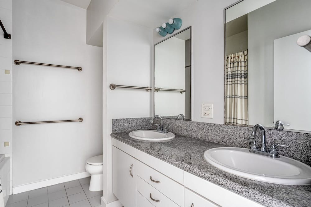 Photo of Bathroom in The Villas