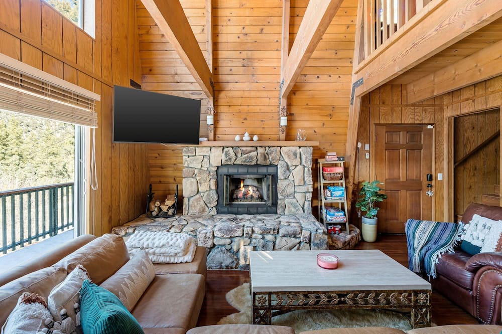 Photo of Livingroom in Whispering Forest