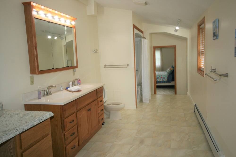 Photo of Bathroom in Sennett