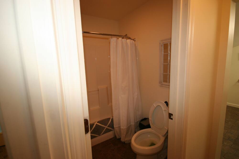 Photo of Bathroom in Sennett