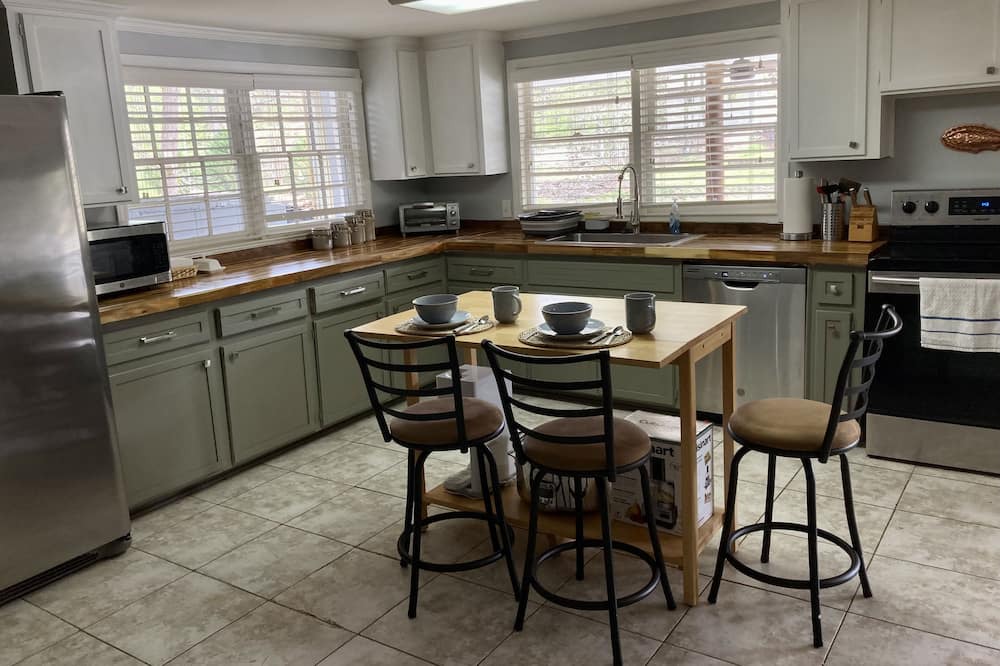 Photo of Kitchen in Titus