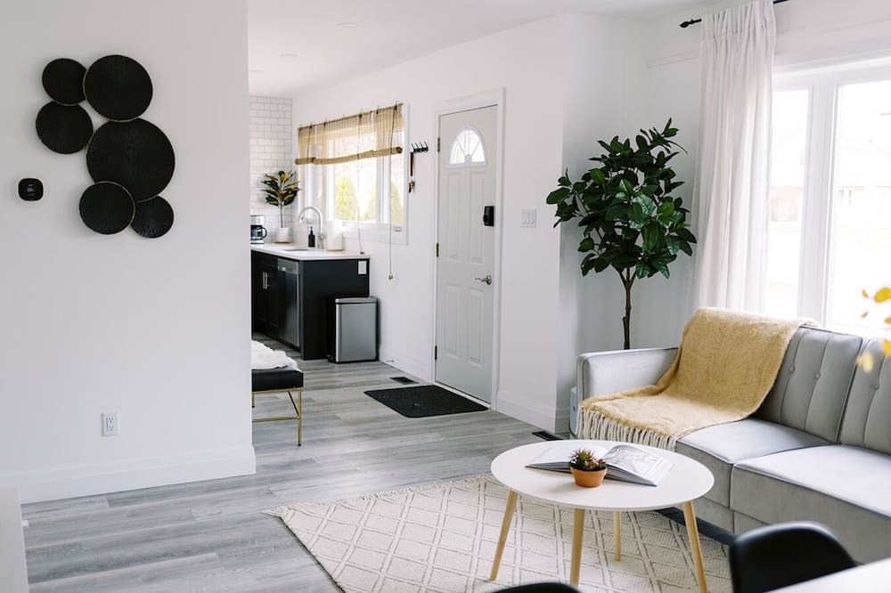 Photo of Livingroom in Victoria Hills
