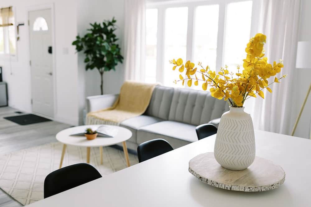 Photo of Livingroom in Victoria Hills